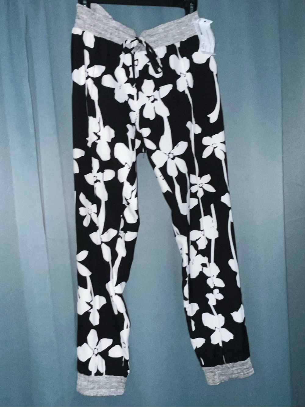 Black & White Floral Cropped Pants - Relaxed Ankle Joggers